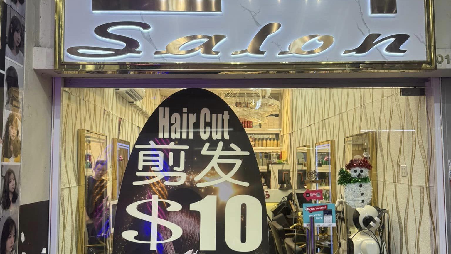 Man confronts salon staff after his mum was charged 1 for hair dye services