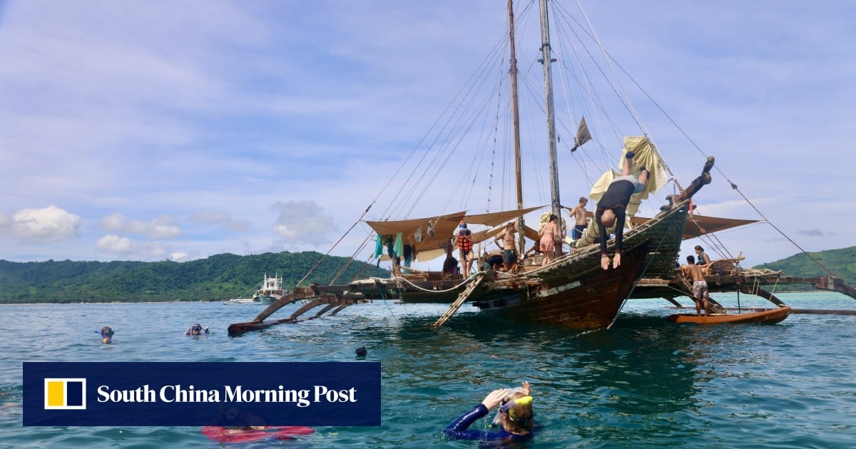 No mod cons on a Philippines outrigger voyage around the islands of Palawan. Instead, nights under the stars, ocean swims and fresh sea urchin