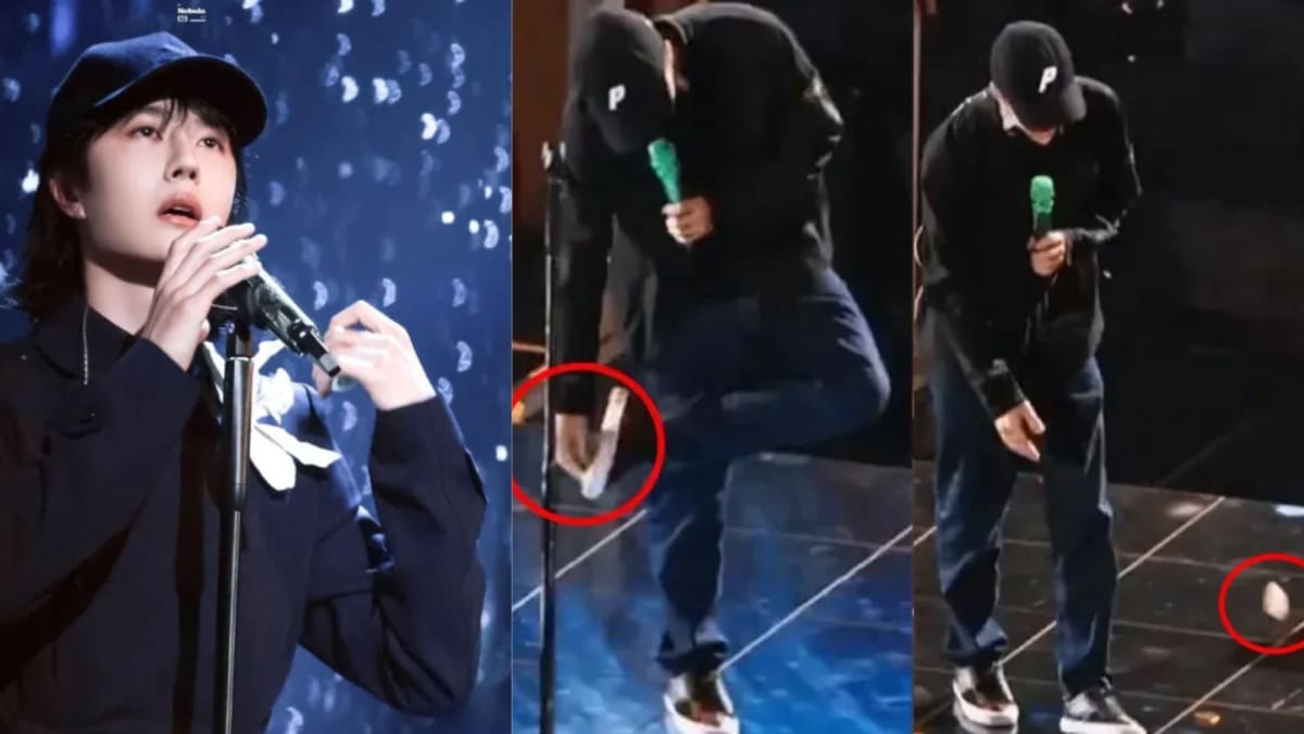 Leaked Video Of Wang Yibo Accidentally Stepping On Silicone Breast Patch Has Netizens In Stitches