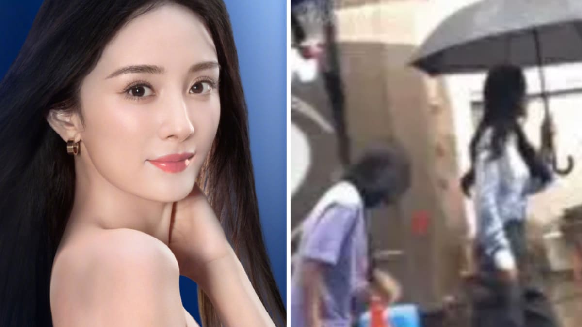 Yang Mi Called Selfish For Hogging Umbrella & Leaving Assistant Out In The Rain