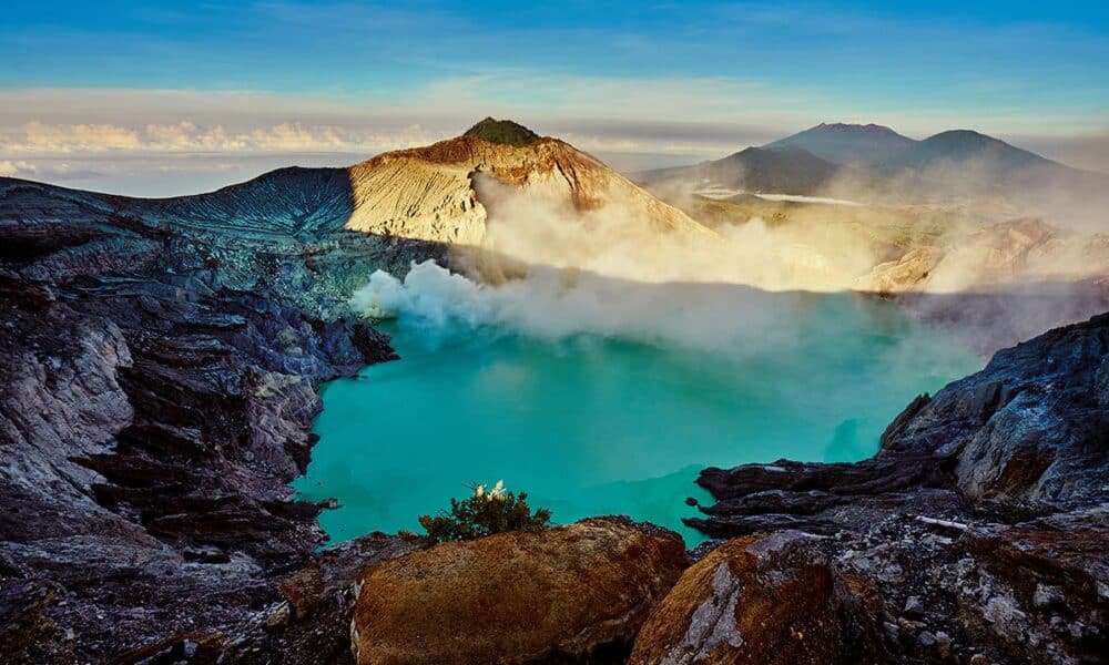 Chinese tourist dies in fall from Indonesia volcano crater edge