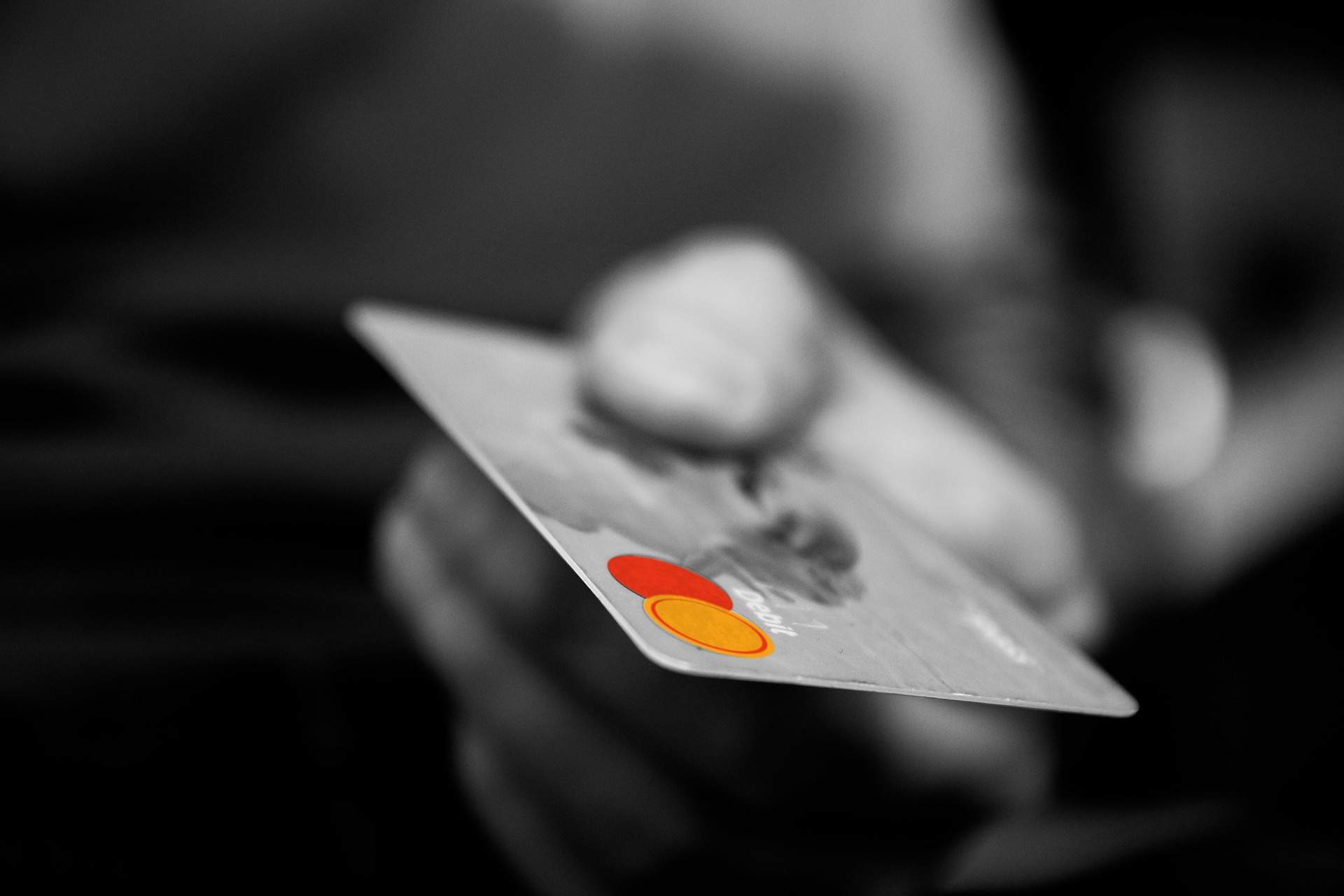 Here’s Why You Should Always Choose Credit Cards Over Debit Cards