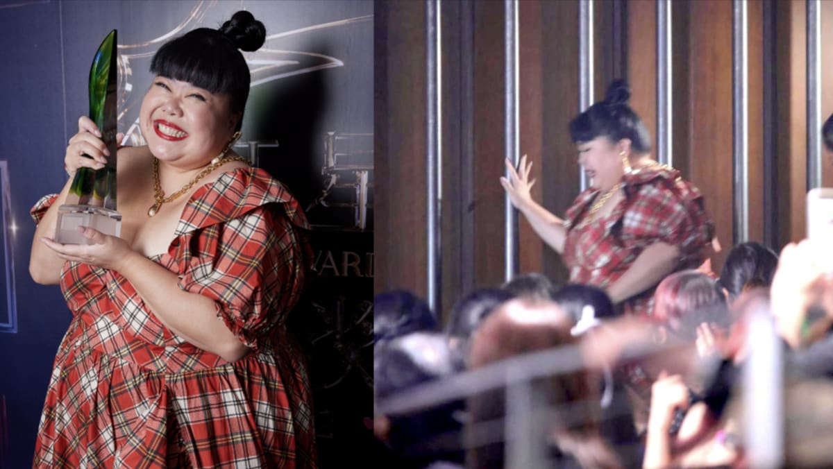 ‘Don’t Fall, Very Far, Very Tired’: Most Popular Female Artiste Xixi Lim Had To Run Onstage For Trophy