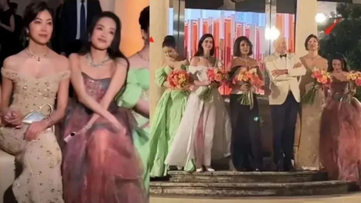 Shu Qi Elbowed Out Of Pictures By Japanese Actress During Bulgari Fashion Show