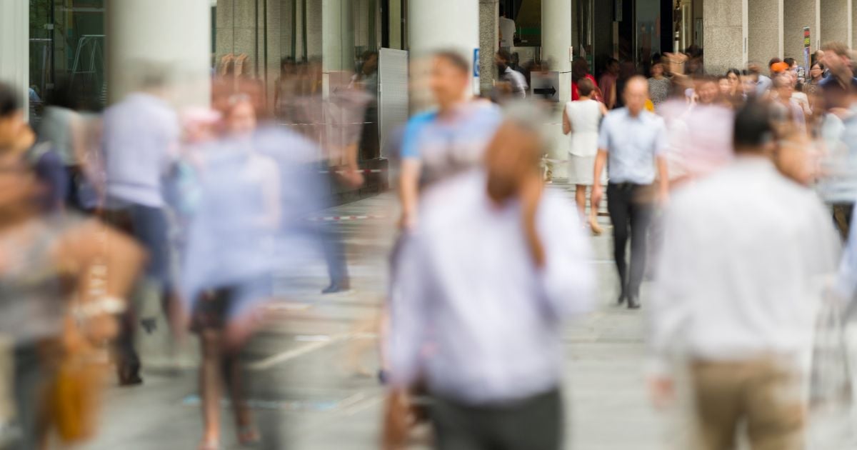 Work Permit Holders’ Bank Accounts Will be Frozen After Their Work Permits Are Cancelled