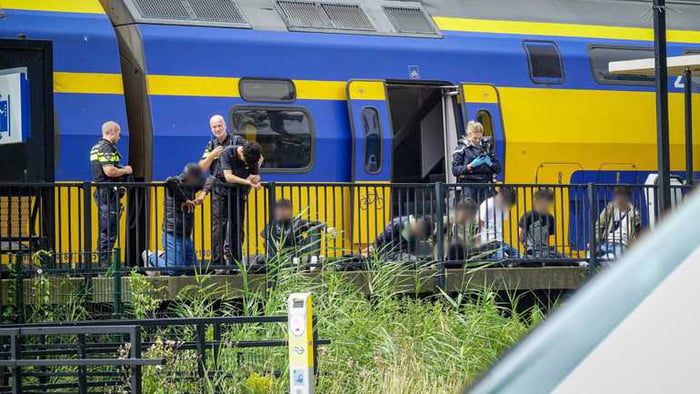 Man beaten up by a group of young migrants at Den Helder (Netherlands) station: Eight arrests