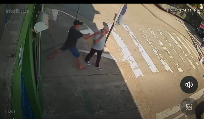 A 71-year-old man in Brazil was on the phone when a teenager snatched it from his hand. The teen, trying to escape, crossed the street without looking and was taken out by a bus. (Video in comment)