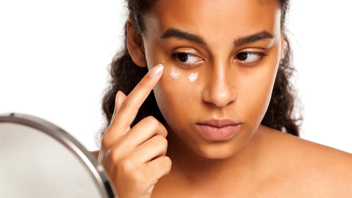 Best eye cream practices to target wrinkles, dark circles and puffiness