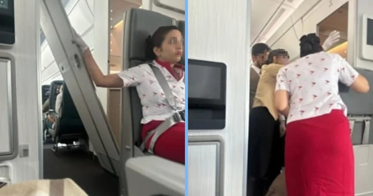 Airplane Toilet Door Falls Off Hinges 3 Minutes into 16-Hour Flight