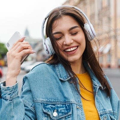 Make your listening experience luxurious, buy these premium headphones | Personal Finance