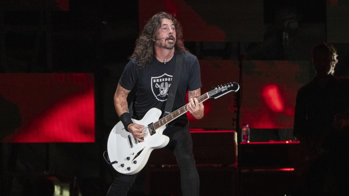 Dave Grohl of Foo Fighters says he’s father to new daughter outside his 21-year marriage