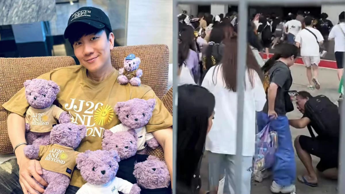 Fans Of JJ Lin Almost Cause Stampede While Rushing To Buy Teddy Bear Merch Before His Bangkok Concert