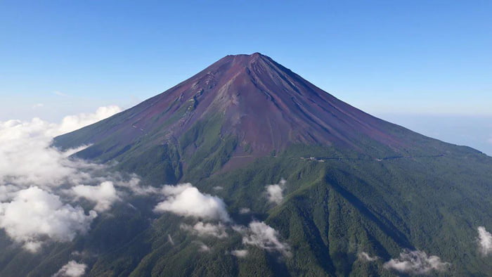 For the first time in recorded history (130 years), there\u2019s no snow on Mt. Fuji in November