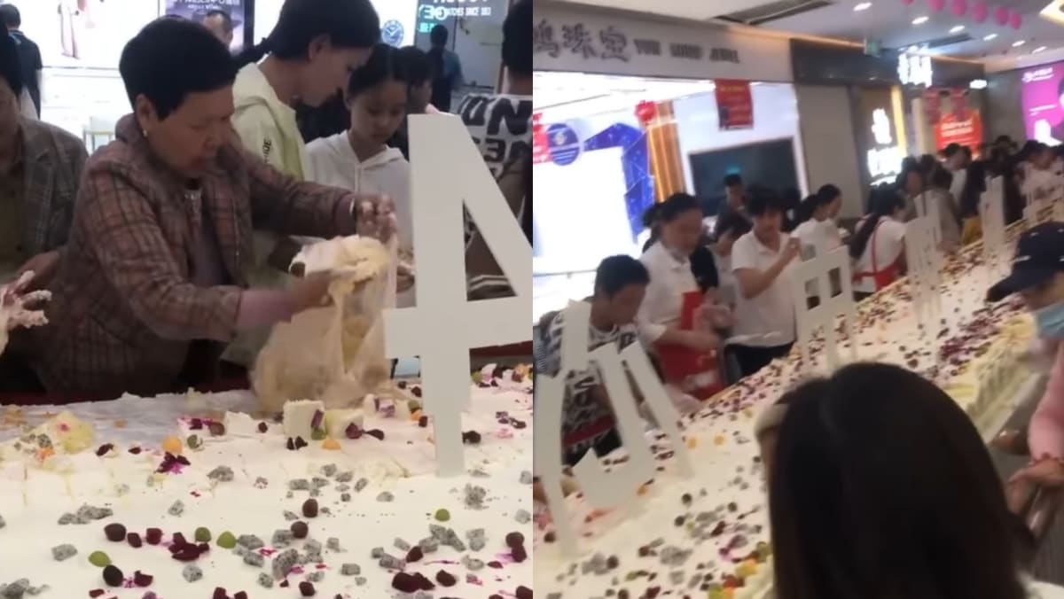 Chinese Aunties Seen Using Bare Hands To Scoop Cake Off Buffet Table Into Plastic Bags