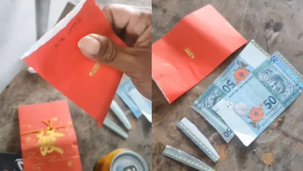 Man Accidentally Tears The Notes In His Ang Pow When He Opens It Too Quickly