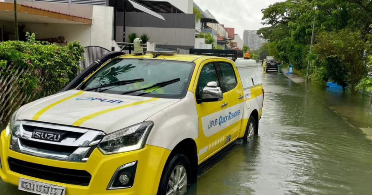 Here’s What to Do When You’re Driving Through a Flash Flood